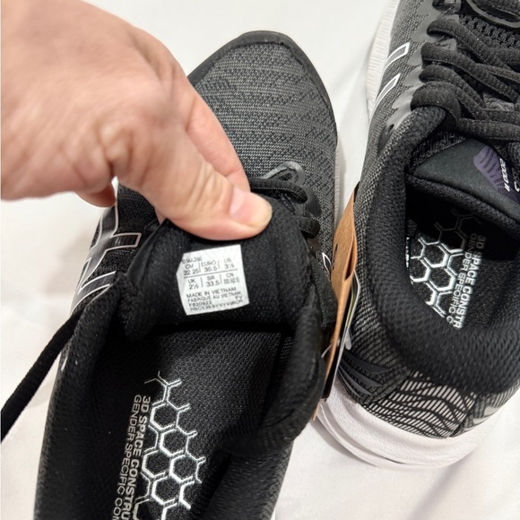 Asics NWT kids GT-2000 running shoes size 3.5 lack and white - Picture 6 of 15